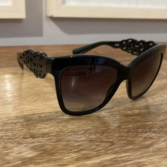 Dolce and Gabbana sunglasses - Dolce0220 Dolce & Gabbana DG2233 Sunglasses | FramesDirect.com main image 4